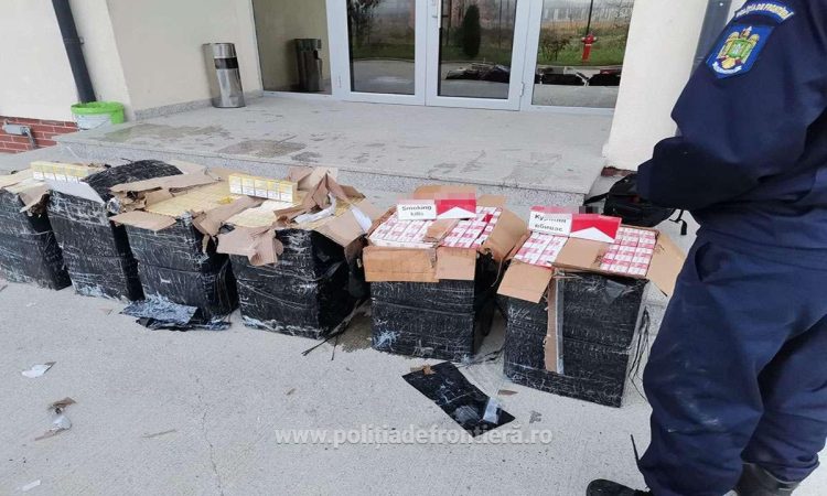 Focuri de armă şi ţigări de contrabandă de 100.000 lei confiscate la granița de nord
