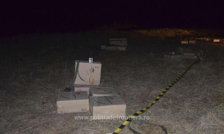Focuri de armă şi 15.000 pachete cu țigări confiscate la frontiera de nord a României