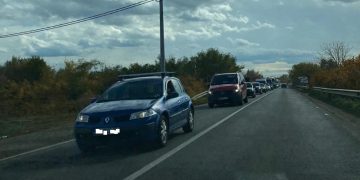 Trafic infernal la intrarea în Baia Mare. Şoferii, cu nervii întinşi la maxim – FOTO