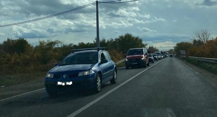 Trafic infernal la intrarea în Baia Mare. Şoferii, cu nervii întinşi la maxim – FOTO