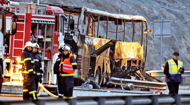 Noi informaţii despre tragicul accident din Bulgaria. Doi frați gemeni au ars de vii în brațele mamei