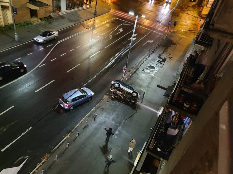 Accident pe Strada Culturii. O mașină s-a răsturnat. ACTUALIZARE