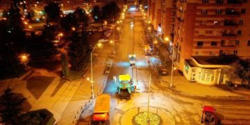 O persoană s-a aruncat în gol de la etajul 8 a unui bloc de pe Bulevardul Traian din Baia Mare