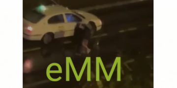 VIDEO: Un taximetrist și o femeie se iau la bătaie în Baia Mare
