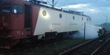 O locomotivă care tracta 27 de vagoane pline cu motorină a luat foc în Gara Predeal