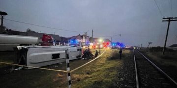 Accident grav între un autocar și o cisternă încărcată cu combustibil. A fost activat Planul Roșu în județul vecin