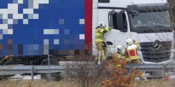 Un şofer român de TIR a fost găsit mort la volan într-o parcare din Germania
