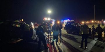 Accident TERIBIL: 10 persoane implicate în coliziunea unui microbuz