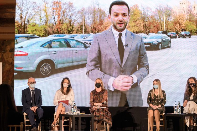 Mihai Morar și Andreea Raicu sunt gazdele Festivalului Brazilor de Crăciun: ”Nu ne poate fi bine, dacă nu facem bine!”