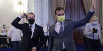 Coadă la depunerea demisiilor din PNL: o întreagă organizație pleacă din partid