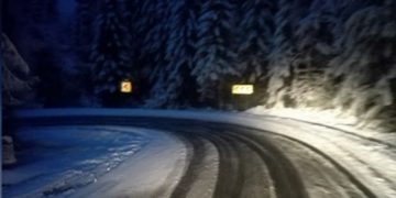 Drumuri acoperite de zăpadă în județ