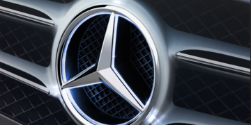 Steaua cu trei brațe a firmei Mercedes a împlinit 100 de ani!