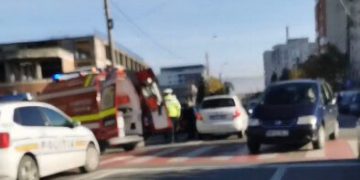 Femeie accidentată de o maşină pe trecerea pentru pietoni. Traficul a fost blocat minute în şir pe bd. Republicii