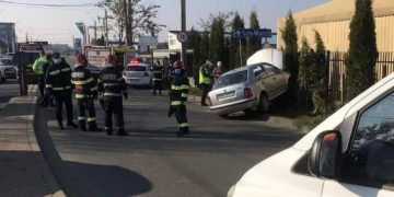 O persoană încarcerată în urma unui accident petrecut pe bd. Independenţei. Trafic blocat