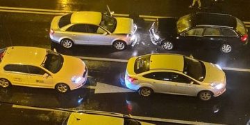 Impact frontal în Baia Mare. Traficul greoi în intersecția Bulevardelor Republicii cu Traian