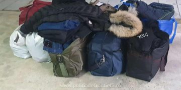 Articole vestimentare contrafăcute confiscate de poliţiştii de frontieră