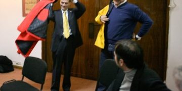 Geaca roșie și geaca galbenă…