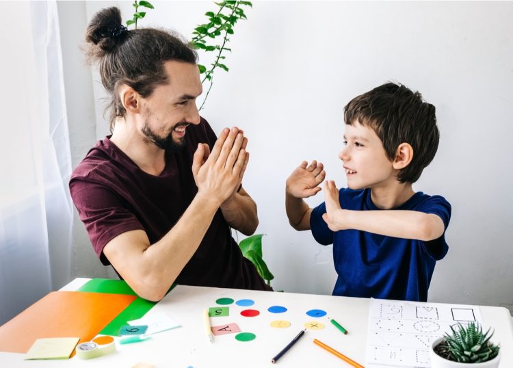 Prietenii copiilor cu autism. „Make a friend”, proiect gratuit pentru micuții cu nevoi speciale