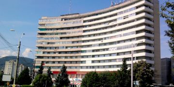 Ce spune şeful de şantier despre reabilitarea blocului Semilună din Baia Mare