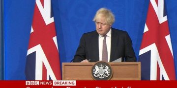 Toți călătorii care intră în UK vor trebui să facă un test PCR și să se auto-izoleze până la obținerea unui rezultat negativ