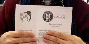 O asistentă care a eliberat certificate de vaccinare false, reținută. Femeia lua între 500 și 1500 lei de la pacienți