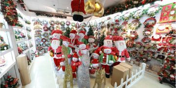 Ornamente de Crăciun mai scumpe din cauza crizei cu care se confruntă uzinele din China