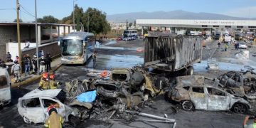 Carnagiu pe o șosea din Mexic: 19 morți și 32 de răniți într-un teribil accident