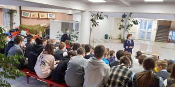 Peste 250 de elevi băimăreni au primit informații utile de la polițiștii de prevenire