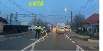 BICICLIST LOVIT DE O MAŞINĂ LA INTRAREA ÎN RECEA. VIDEO