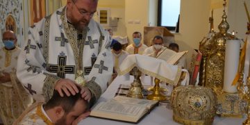 Sărbătoare la Biserica „Sfânta Maria” din Baia Mare. Diaconul Paul Osoian fost hirotonit întru preot de PS Vasile