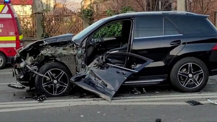 Accident în lanţ la intrarea în Cluj-Napoca, provocat de o şoferiţă de 19 ani