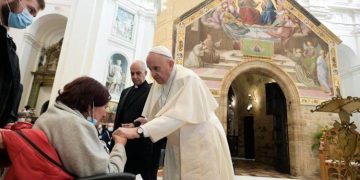 Povestea Marianei, o româncă imobilizată în scaunul cu rotile și dependentă de morfină, care l-a impresionat profund pe papa Francisc