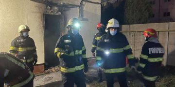 Care mai e starea copilului de 3 ani, intoxicat cu fum în urma incendiului de aseară