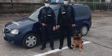 A furat dintr-un supermarket şi a plecat cu coş cu tot. A fost surprins pe stradă de jandarmii băimăreni