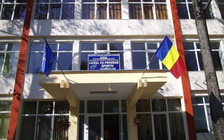 Vai de capul lor! Ăștia conduc un liceu cu profil sportiv și nu vor să vadă rezultatele propriilor elevi!
