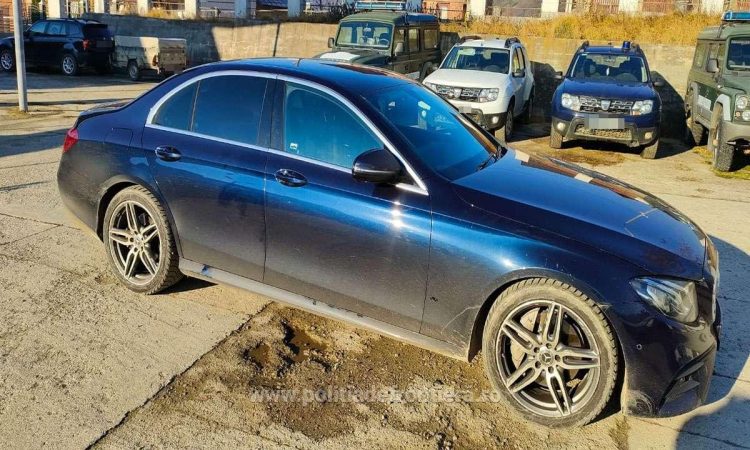 Autoturism furat din Marea Britanie, descoperit în Poienile de Sub Munte