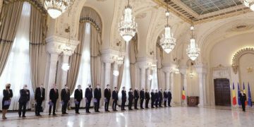 Gata de muncă! Miniștrii Guvernului Ciucă au depus jurământul!