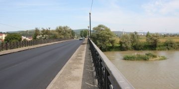 Traficul de mare tonaj, interzis pe podul peste Someș, în Dej