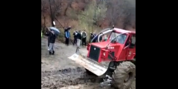 „Până aci!” Sătenii din Rohia au blocat drumul în semn de protest. VIDEO