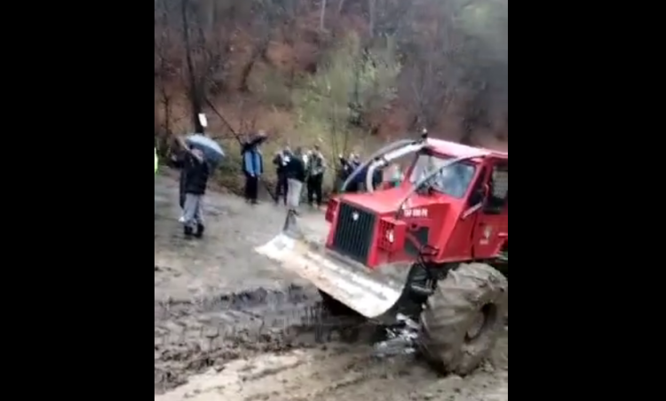 „Până aci!” Sătenii din Rohia au blocat drumul în semn de protest. VIDEO