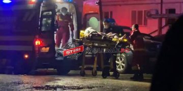 Un băimărean s-a aruncat de la etajul 2 ca să nu fie încătușat de poliție. VIDEO