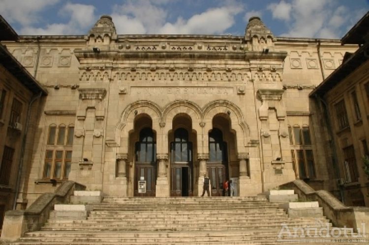 Prima Universitate din România care va organiza cursuri de blogger, vlogger sau influencer