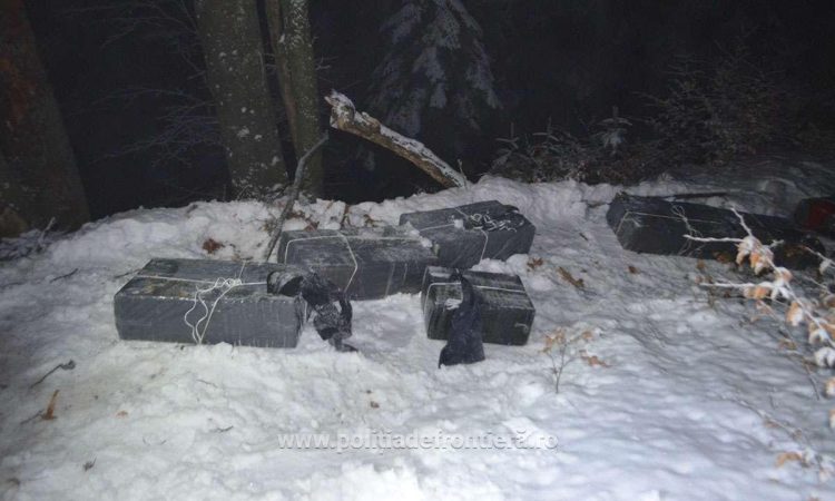 Mai multe colete cu 6.500 de pachete cu ţigări descoperite la frontiera de nord