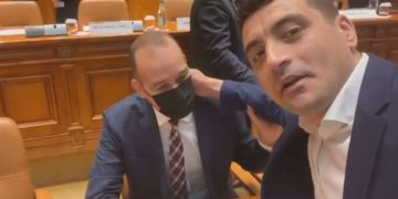 Valeriu Nicolae: Trecutul lui Simion, fost lider de galerie, e cel puţin la fel de dubios ca al lui Oprea