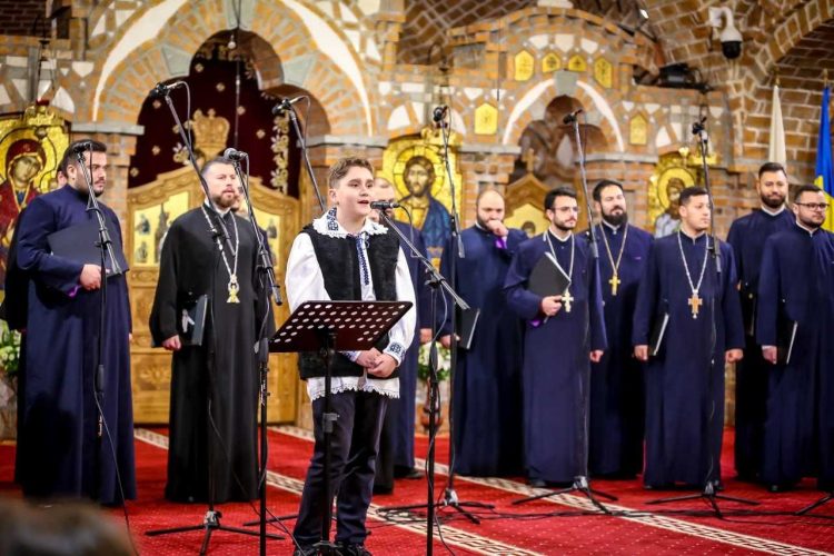 Corala Armonia a susținut un concert de colinde în Catedrala Episcopală „Sfânta Treime” din Municipiul Baia Mare. VIDEO