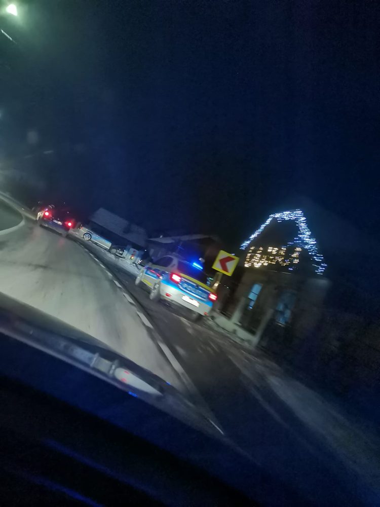 Accident în Lăpușel. Autoturism izbit de un gard