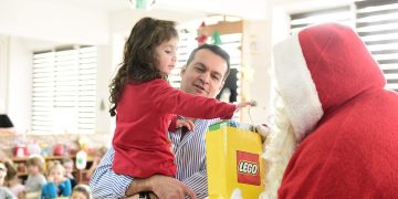 Să ne fim unii altora sprijin, lumină, iubire și pace. Crăciun fericit, dragi băimăreni și maramureșeni!