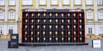 Cadou pentru fanii serialului „La Casa de Papel“: instalaţie compusă din 50 de măşti ale lui Dali