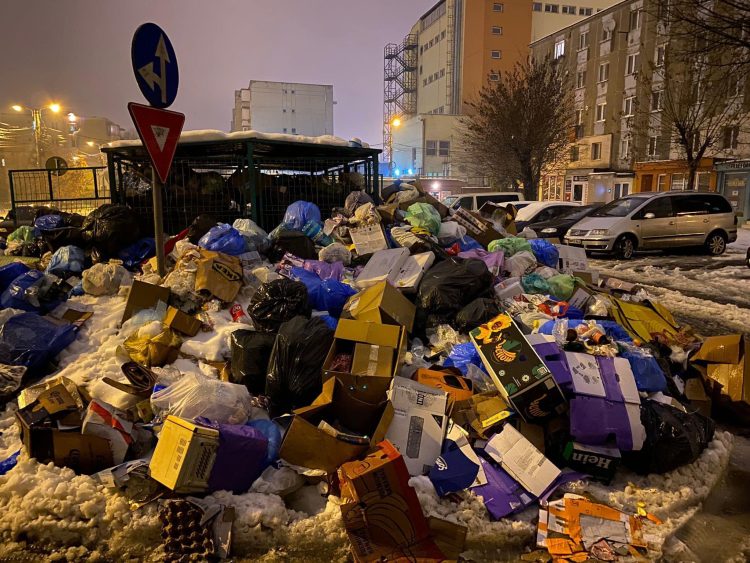 Consilierii locali PNL, PSD și PMP au votat dublarea taxei de salubrizare