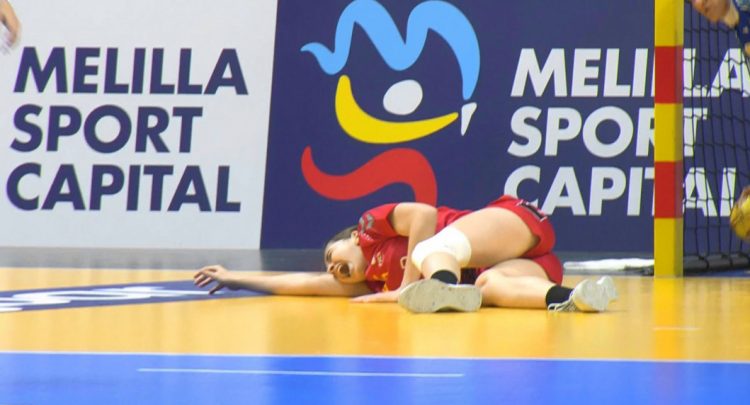 Accidentare groaznică în meciul România – Iran, la CM de handbal feminin! Băimăreanca Oana Borș a părăsit sala în lacrimi, pe targă